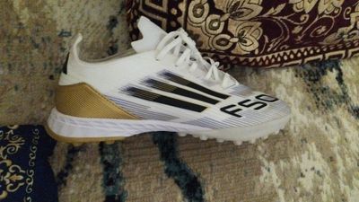 Sarakanoshka sotiladi adidas x zóri razmer 43