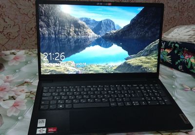 Notebook Lenovo qora