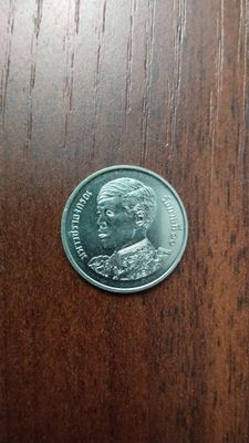 Продаётся монета 1-бат.