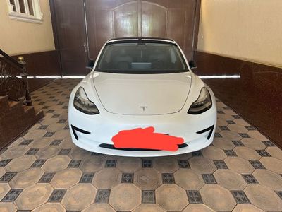 Tesla Eliktira mobil kiraskasi toza qolgan malumotni telfon qililar