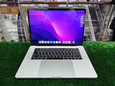 MacBook Pro 15inch Ideal holatda 1yil KAFOLAT bilan Aksiya shoshiling