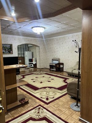 4-комнатная квартира в центре Ц-2 с мебелью и техникой, рядом метро