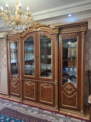 Продаётся Комод и горка