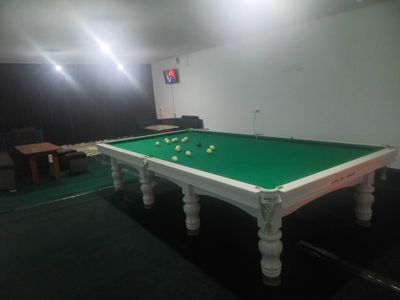 BILLIARD STOL sotiladi,FULL KOMPLEKT,3 kiy va billiard sharlari bilan