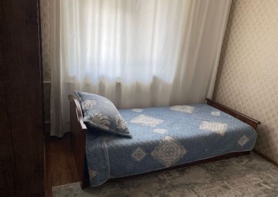 Bir kishilik ikkita divan, kravat