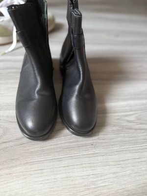 Продам новые кожаные сапоги