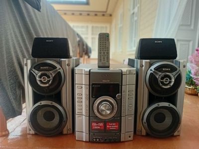 Muzikalniy sentr sony iwledi holati yangide pulti bor 4ta kalonkali&.