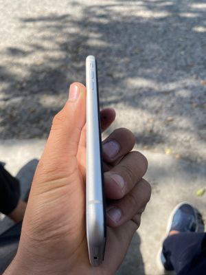 Iphone 11 128/75 kar dak idyal tel: 773160317