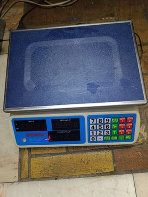 Продаю весы электронные б/ у