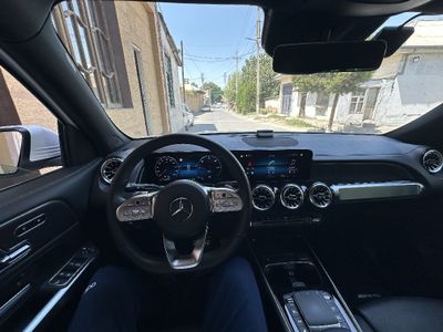 Мерседес EQB 300