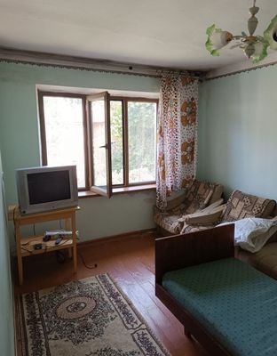 Продаётся квартира 1 ком.в Чирчике Лесоскладе .