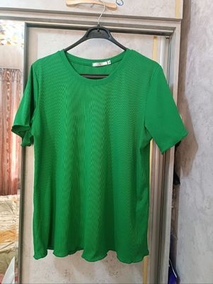 Продаю Новую женскую маечку
