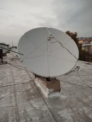Пррдается спутниковая антена большая