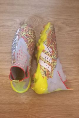 футбольные бутсы adidas predator почти не одивали.