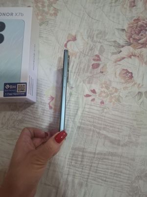 Телефон HONOR 68 гб.