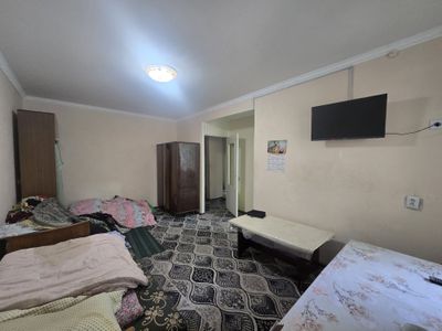 Zudlik bilan frunze massifda 1 xonali kvartira sotiladi