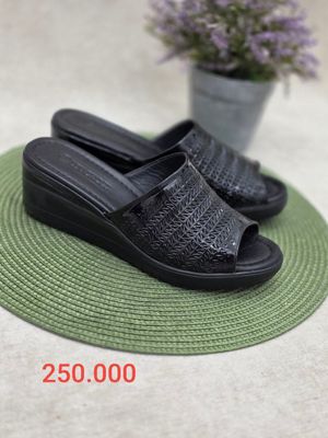 НОВИНКИ СЕЗОНА шлёпанцы