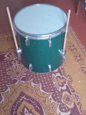 Продам барабан с палочками