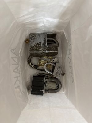 Замки б/у 3 большие, 2 маленьких