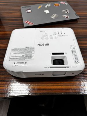 Epson EB-S400 Ishlashi zor sotiladi