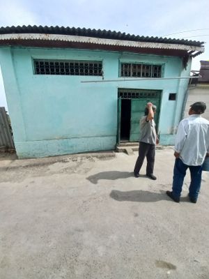 Uy sotiladi Yangiyul shahar bozor oldida uy 2 xonali