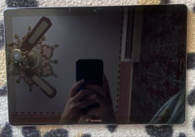 Планшет HUAWEI в хорошем состоянии 64GB