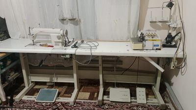 Продаётся швейные машинки 2 штуки комплект