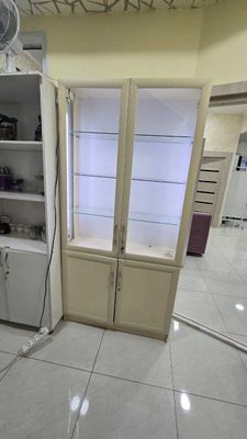 Шкаф "Витрина" с подсветкой и с замком