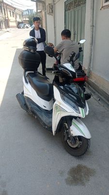 Скутер сотилади 150 куб холати яхши айби йо пултлари бор