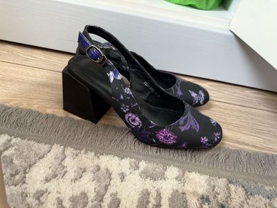 Женские босоножки новые