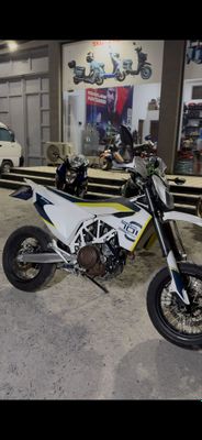 Moto husquvarna 701