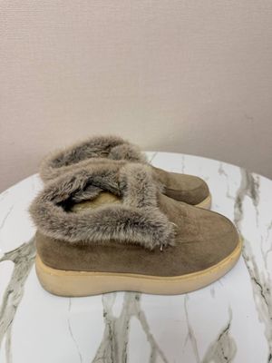 Короткие уги утеплённые сапожки