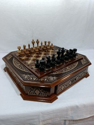 Shaxmat Шахматы 50×50 sm yongʻoqdan yasalgan