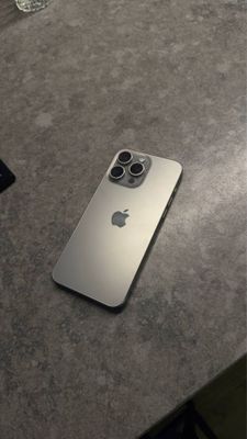 Продаю 2 телефона Iphone 15 pro + 15pro max