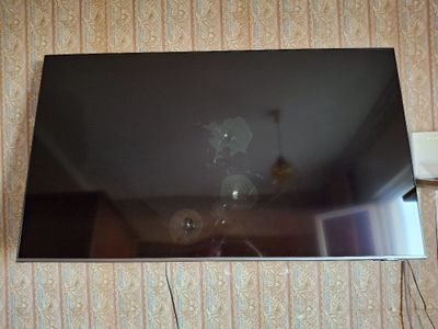 Смарт тв самсунг QLED 55 дюйм с побитым экраном, на запчасти