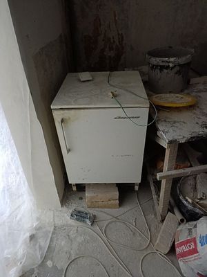 Продаются старые холодильник, газ, телевизор и чугунная ванна