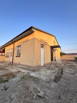 Fayzli xonadon uchastka sotiladi