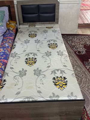 1kishilik divan sotiladi 3dona bor holati yaxshi