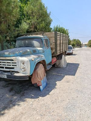 Zil moshina sotiladi