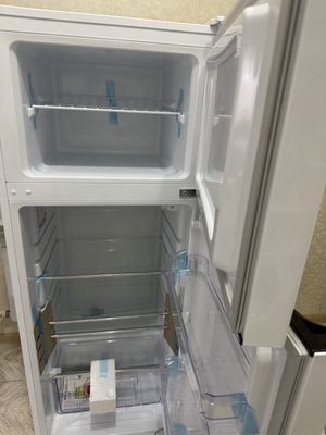 Продается новый холодильник  Artel 276 белый