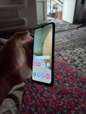 A12 samsung ideal holati tiniq 32GB hotirasi sim kartasi imeyka bo'gan