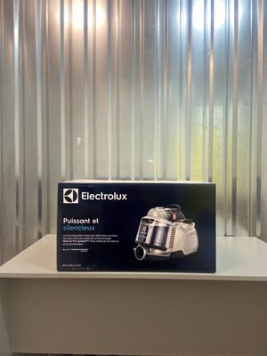 Продаю новые бытовые пылесосы Electrolux ESPC71DB