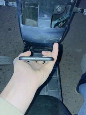 Iphone 11 64 sotiladi arzon