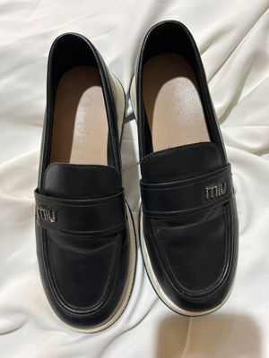 Туфли MIU MIU. Состояние очень хорошая. Б/у.
