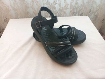 ayollar yozgi oyoq kiyimi