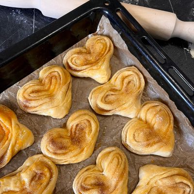 Плюшки с сахаром, корицей, и маком
