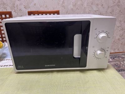 Продам микроволновая печь Samsung ME81ARW-K