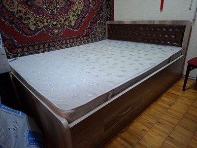 Продается двуспальная кровать в хорошем состоянии