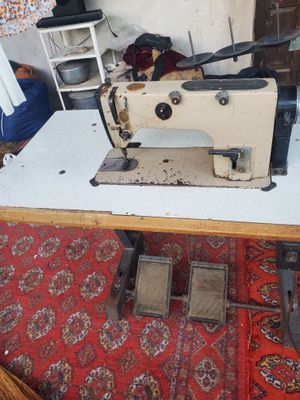 Tikuv mashina ishlab durbdi