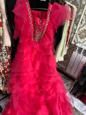 Киз базмига тикилган куйлаклар
